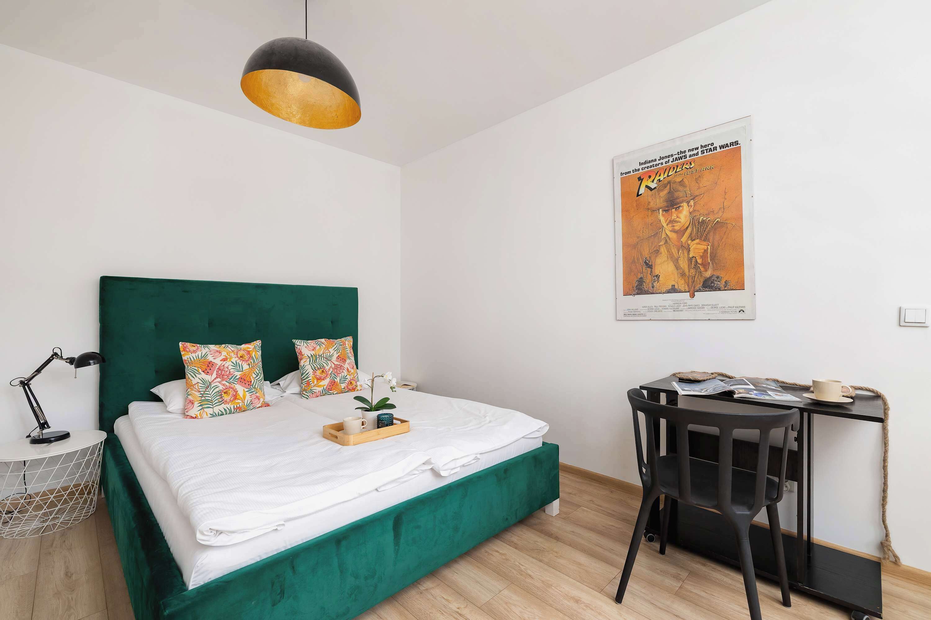 1 habitación, tabla de planchar con plancha, cuna de viaje y wifi 