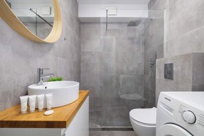 Shower, hair dryer, towels, shampoo