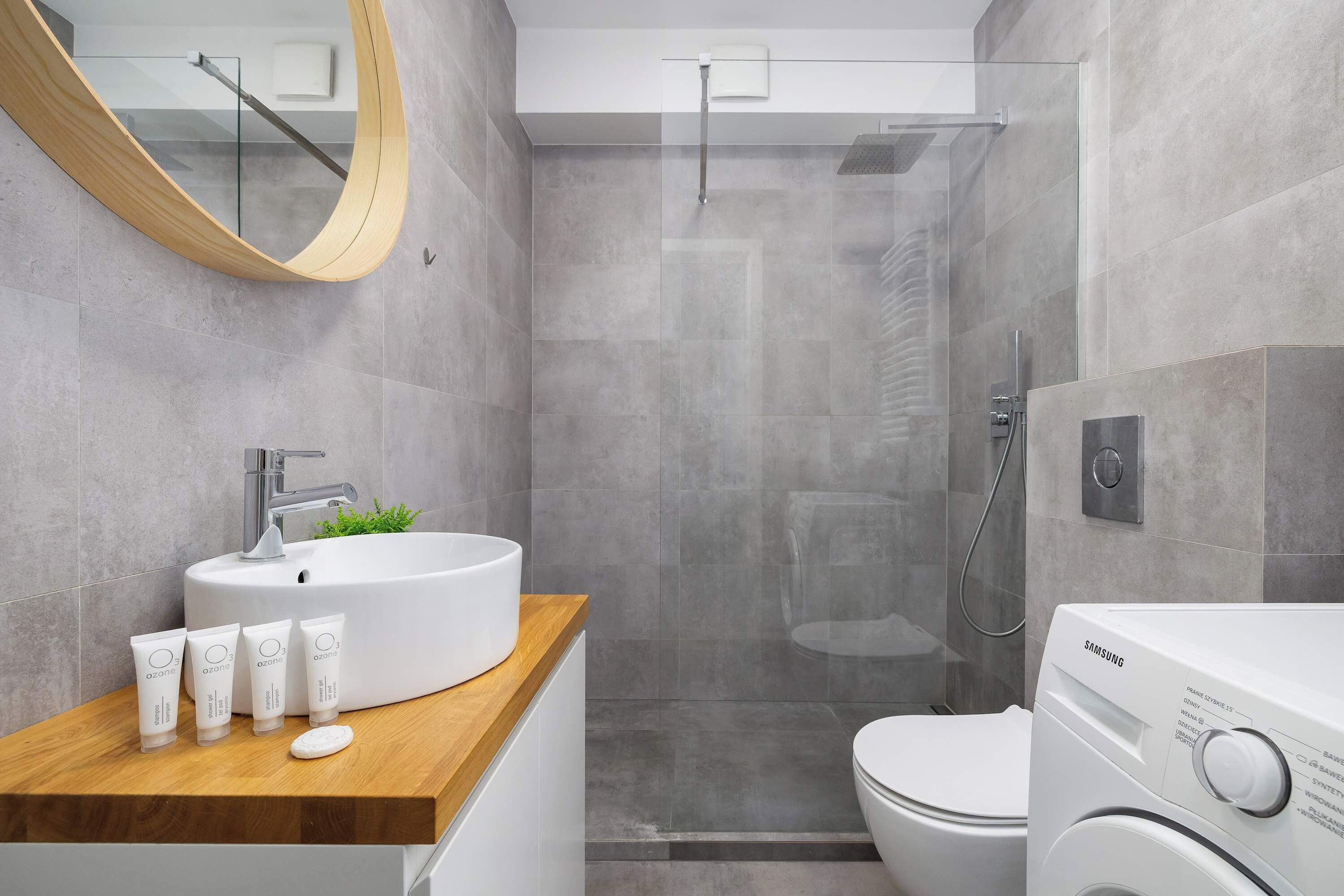 Shower, hair dryer, towels, shampoo