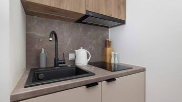 Fridge, stovetop, coffee/tea maker, electric kettle