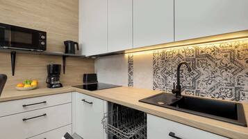 Fridge, microwave, stovetop, dishwasher