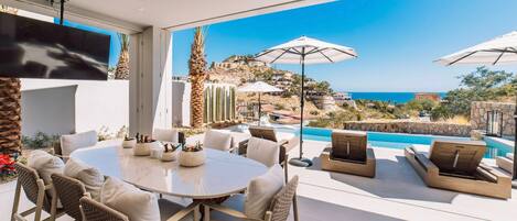 تناول الطعام بالخارج