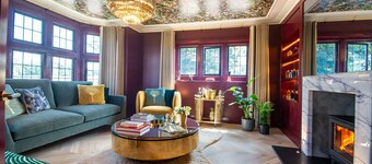 Liongate Lodge - sleeps 2 guests  in 1 bedroom