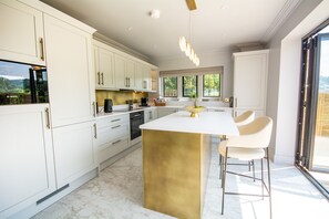 Fridge, microwave, toaster, dining tables - Liongate Lodge - sleeps 2 guests  in 1 bedroom (Tattenhall)