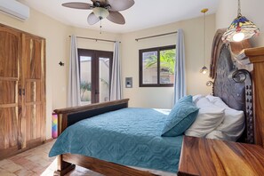 2 slaapkamers, een kluis op de kamer, een strijkplank/strijkijzer