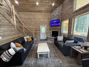 Una Smart TV, una chimenea