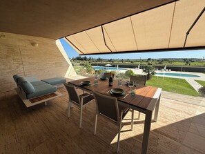 Outdoor dining - Luxury apartment near the Marina and Falesia Beach in Vilamoura (Quarteira)