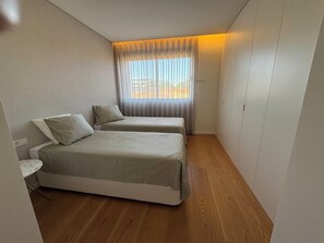 2 bedrooms, iron/ironing board, WiFi, bed sheets - Luxury apartment near the Marina and Falesia Beach in Vilamoura (Quarteira)