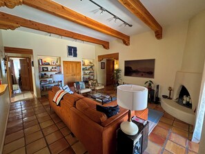 Smart TV, fireplace, DVD player, books