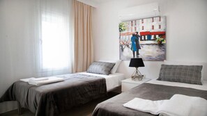 4 bedrooms, iron/ironing board, WiFi, bed sheets