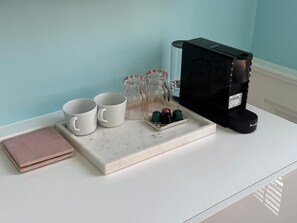 Kaffee und/oder Kaffeemaschine