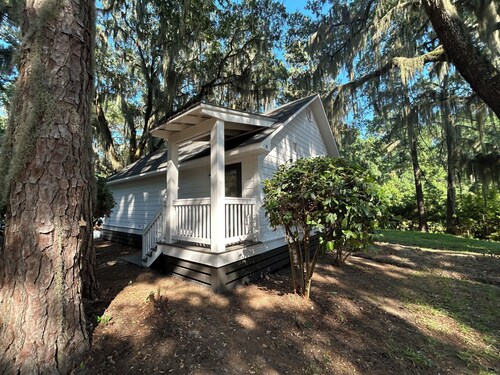 Charming 2-bedroom cottage with WiFi, AC in tranquil Daufuskie Island