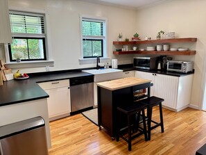 Mikrowelle, Ofen, Herdplatte, Geschirrspüler