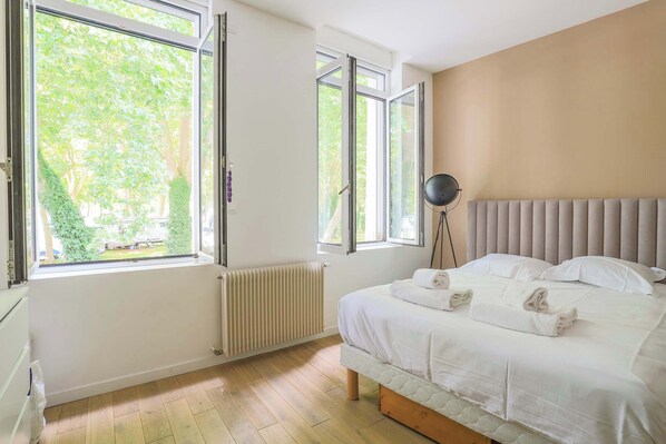 3 bedrooms, iron/ironing board, WiFi, bed sheets