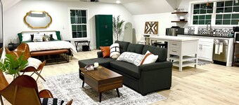 Cozy, new and modern guesthouse. Don’t get a hotel, get a VILLA!