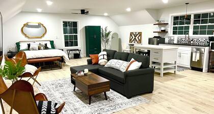 Cozy, new and modern guesthouse. Don’t get a hotel, get a VILLA!