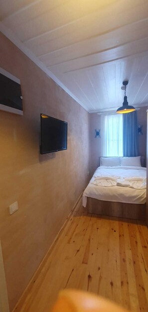 Economy Double Room, City View | Desk