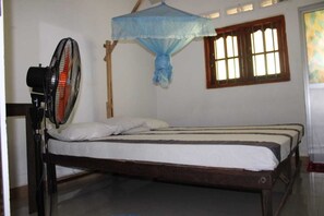 3 bedrooms, iron/ironing board, bed sheets