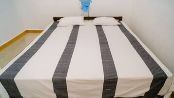 3 bedrooms, iron/ironing board, bed sheets