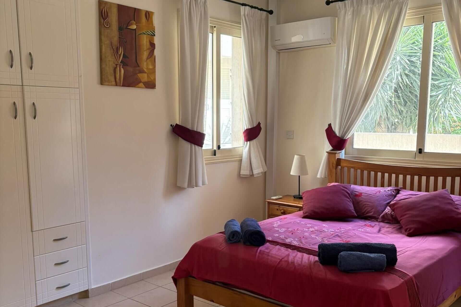 2 dormitorios, tabla de planchar con plancha, wifi gratis y ropa de cama