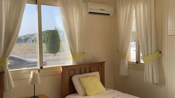 2 kamar tidur, setrika/meja setrika, Wi-Fi gratis, dan seprai linen