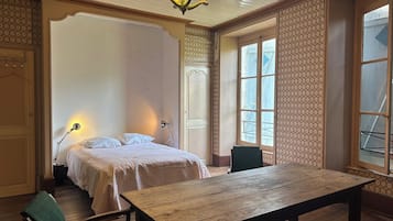 5 habitaciones y ropa de cama