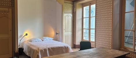 5 habitaciones y ropa de cama