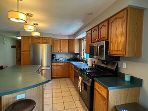 冰箱、微波炉、烤箱、炉灶