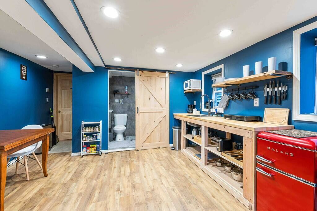 Réfrigérateur, micro-ondes, cafetière/bouilloire