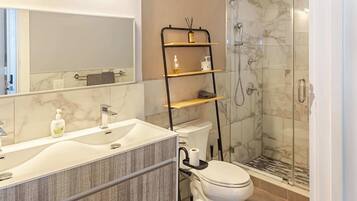 Een douche, een haardroger