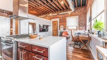 KylskÄp, mikrovÄgsugn, ugn och spishÀll