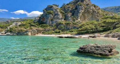 Dadya Villa 2 – Modern Villa with Pool & Sea-View Terrace in central Datca