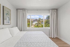 3 bedrooms, desk, iron/ironing board, travel crib