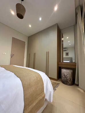 2 bedrooms, iron/ironing board, WiFi, bed sheets