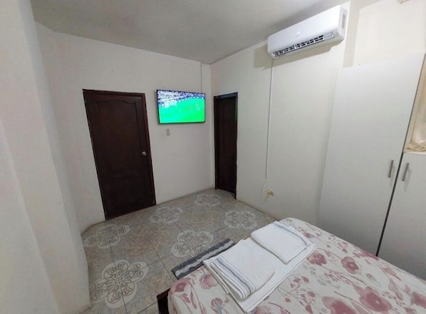 Ferros/tábuas de passar roupa, Wi-Fi, roupa de cama