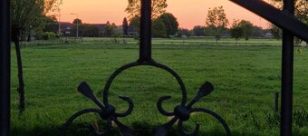Cozy, fine guest house with 2 private bathrooms. Luxury kitchen available.