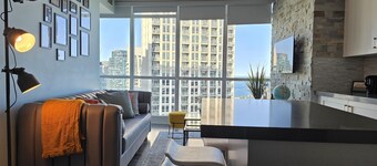 Watch planes takeoff from your balcony! 2+1 BD 2 BA w/ pool, hot tub & parking