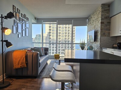 Watch planes takeoff from your balcony! 2+1 BD 2 BA w/ pool, hot tub & parking