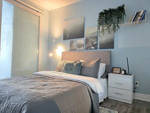 2 habitaciones, escritorio, tabla de planchar con plancha y wifi gratis 
