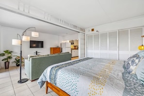 Iron/ironing board, WiFi, bed sheets