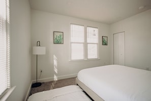 3 bedrooms, desk, iron/ironing board, free WiFi