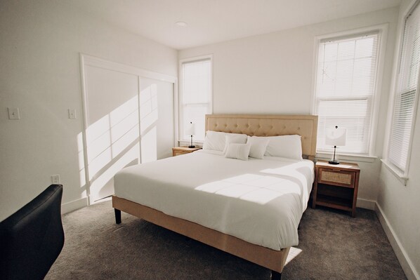 3 habitaciones, escritorio, tabla de planchar con plancha y wifi gratis 