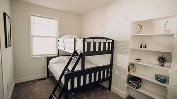 3 slaapkamers, een bureau, een strijkplank/strijkijzer, gratis wifi