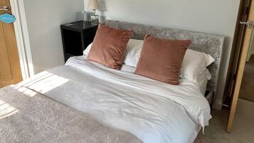 2 makuuhuonetta, silitysrauta/-lauta, Wi-Fi, vuodevaatteet