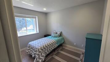 5 slaapkamers, een strijkplank/strijkijzer, wifi, beddengoed