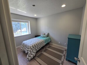 5 dormitoris, planxa i posts de planxar, wifi i roba de llit