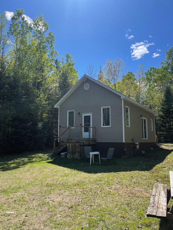 Exterior - Rustic off grid 2-bedroom cabin in Bissett Creek (Bissett Creek)