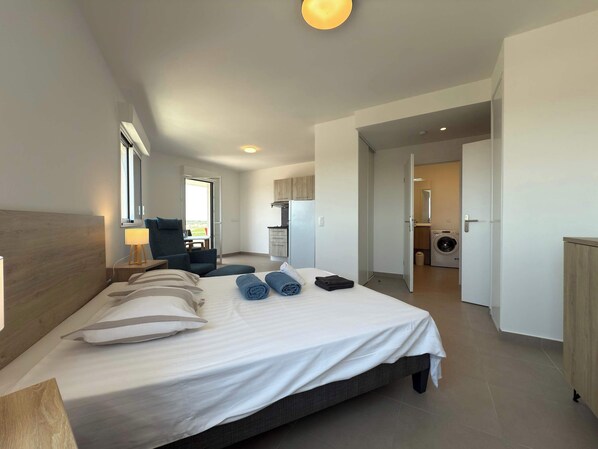 مكواة/لوح كي وواي فاي وملاءات أسرّة