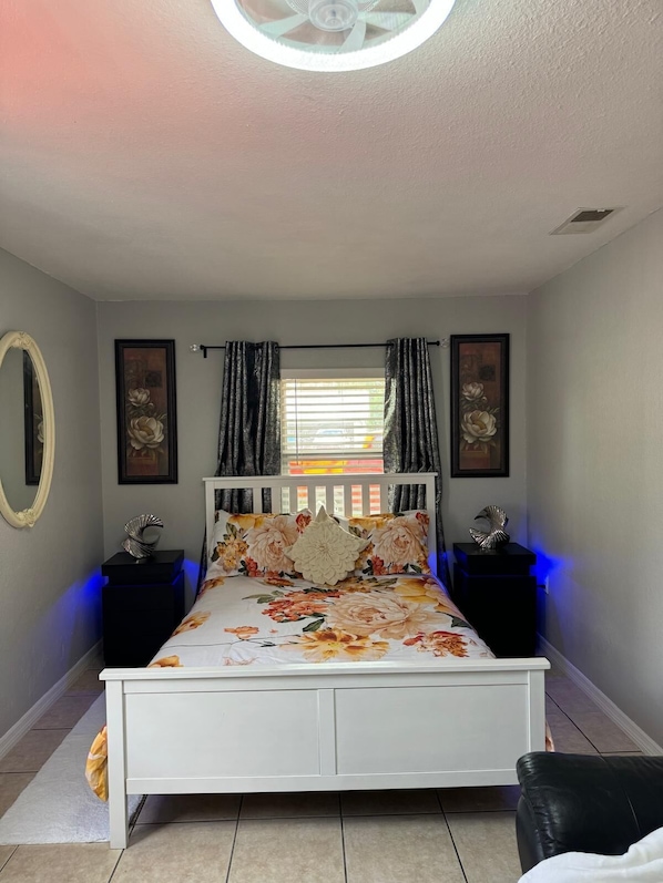Iron/ironing board, WiFi, bed sheets