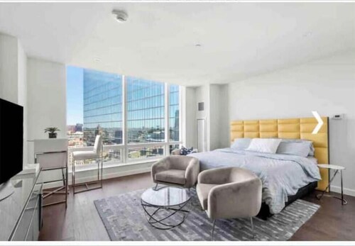 Raffles Pied-A-Tier Studio